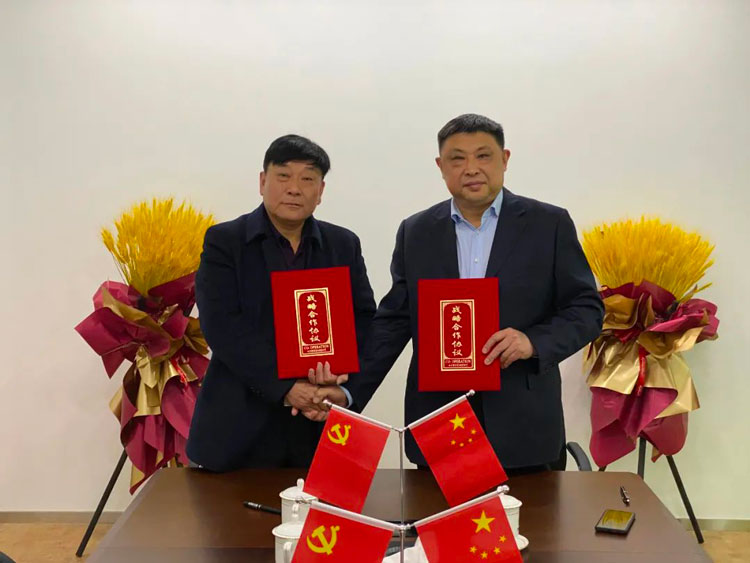 秀森董事长与湖北中建蓝图建设工程有限公司、江苏礼通建设工程有限公司杨树栋总经理签约.jpg