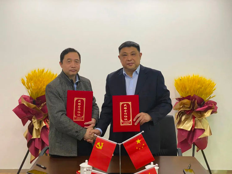 李秀森董事长与老战士(山东)农业科技有限公司梁永利董事长签约.jpg